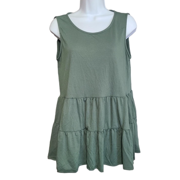 LuLaRoe Tops - LULAROE green swing tank blouse XS